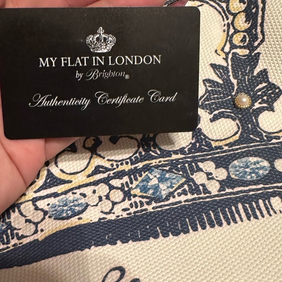 My flat in London bag with pearl accents - Picture 8 of 8